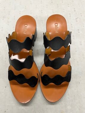 Chloé Lauren scalloped leather block heel slide sandals. 42